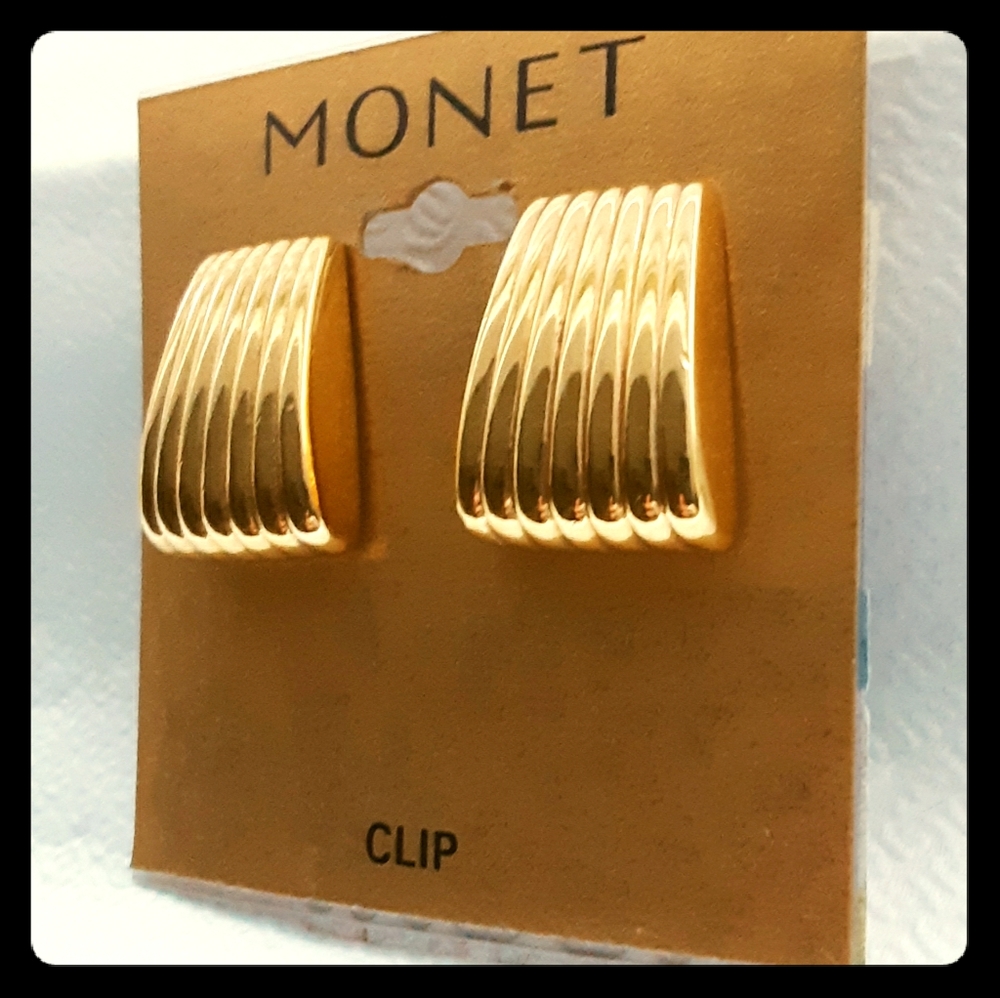 Gold Monet Earrings New